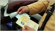 Bị giữ giấy phép lái xe mà không nộp phạt đúng hẹn có bị hủy bằng lái không?
