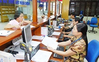 Công chức trong cơ quan hành chính ở cấp tỉnh, cấp huyện