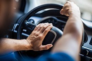 Điều khiển xe ô tô không có còi bị xử phạt thế nào?