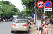 Đỗ ô tô trái quy định gây ùn tắc giao thông bị xử lý như thế nào?