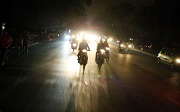 Không bật đèn chiếu sáng khi tham gia giao thông trời tối bị xử phạt thế nào?
