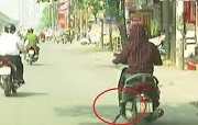 Mức phạt lỗi không gạt chân chống xe máy