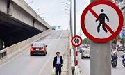 Những lỗi xử phạt vi phạm giao thông đối với người đi bộ 