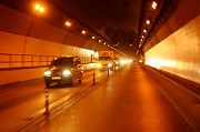 Ô tô không sử dụng đèn chiếu sáng gần trong hầm đường bộ bị xử phạt bao nhiêu?