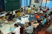 Tạo điều kiện học tập cho người tàn tật, khuyết tật
