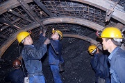 Thời giờ làm việc và làm thêm của công nhân trong hầm lò