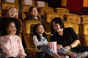 Trẻ em có được phép xem phim tại rạp quá 12 giờ đêm không?